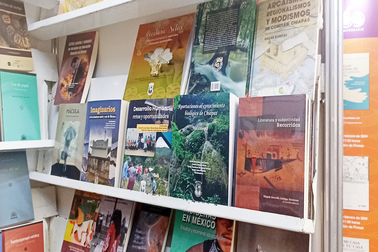 Novedades editoriales y otros títulos se expusieron en la 45ª.  Feria Internacional del Libro  del Palacio de Minería (FILPM)