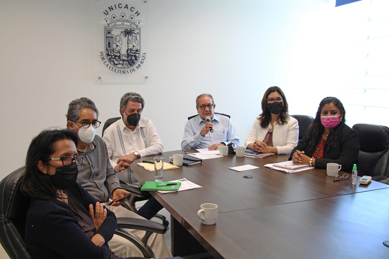 El rector de la UNICACH, Juan José Solórzano Marcial atestiguó el anuncio del nuevo Programa de Becas de Posgrado Conacyt.