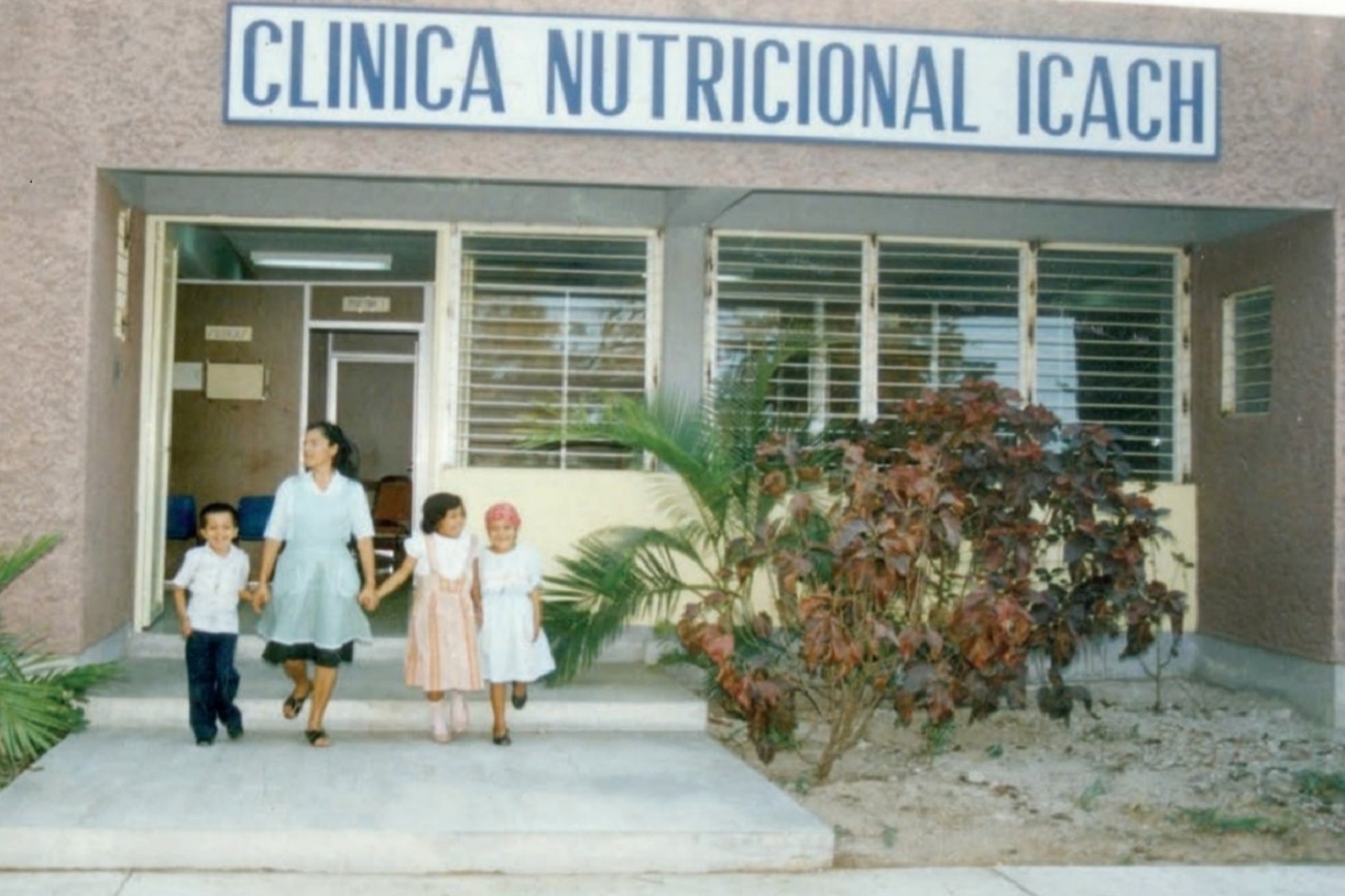 1945 fundación del ICACH; 1995, transición a UNICACH.