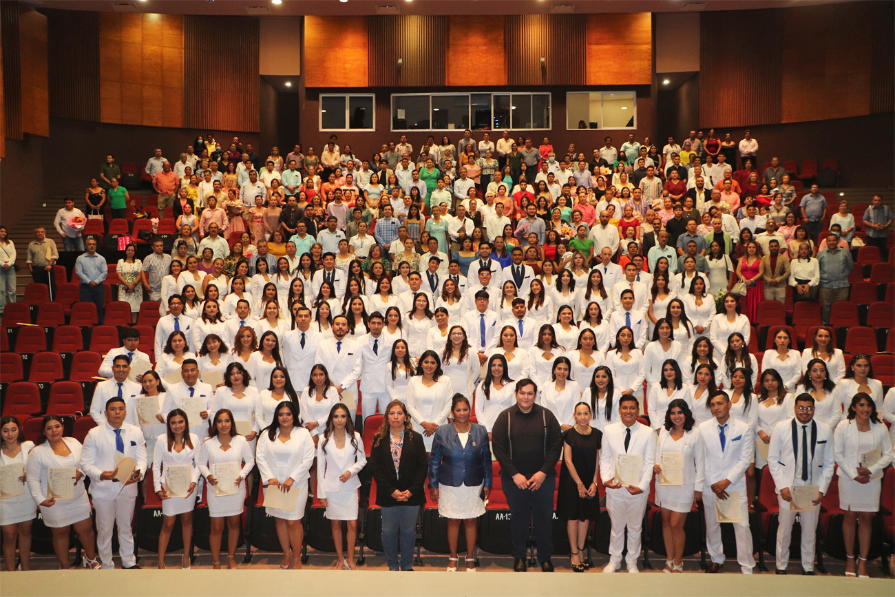 El egreso de la quincuagésima primera generación de la licenciatura en Cirujano Dentista es una contribución de la Universidad de Ciencias y Artes de Chiapas (UNICACH) al desarrollo y progreso social