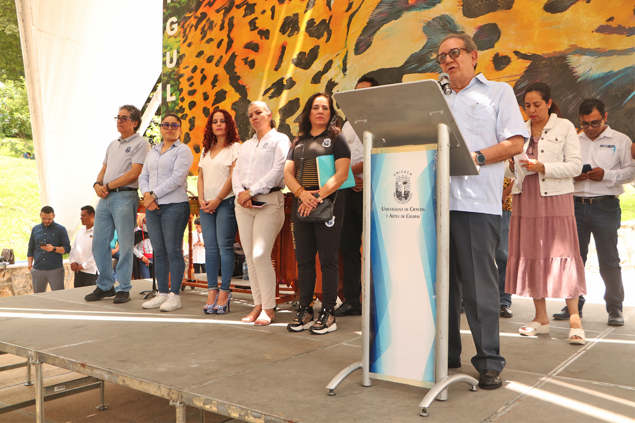 Juan José Solórzano Marcial presidió la ceremonia deportiva y cultural para inaugurar de manera oficial el Torneo, en el que participan deportistas de manera individual y en conjunto.