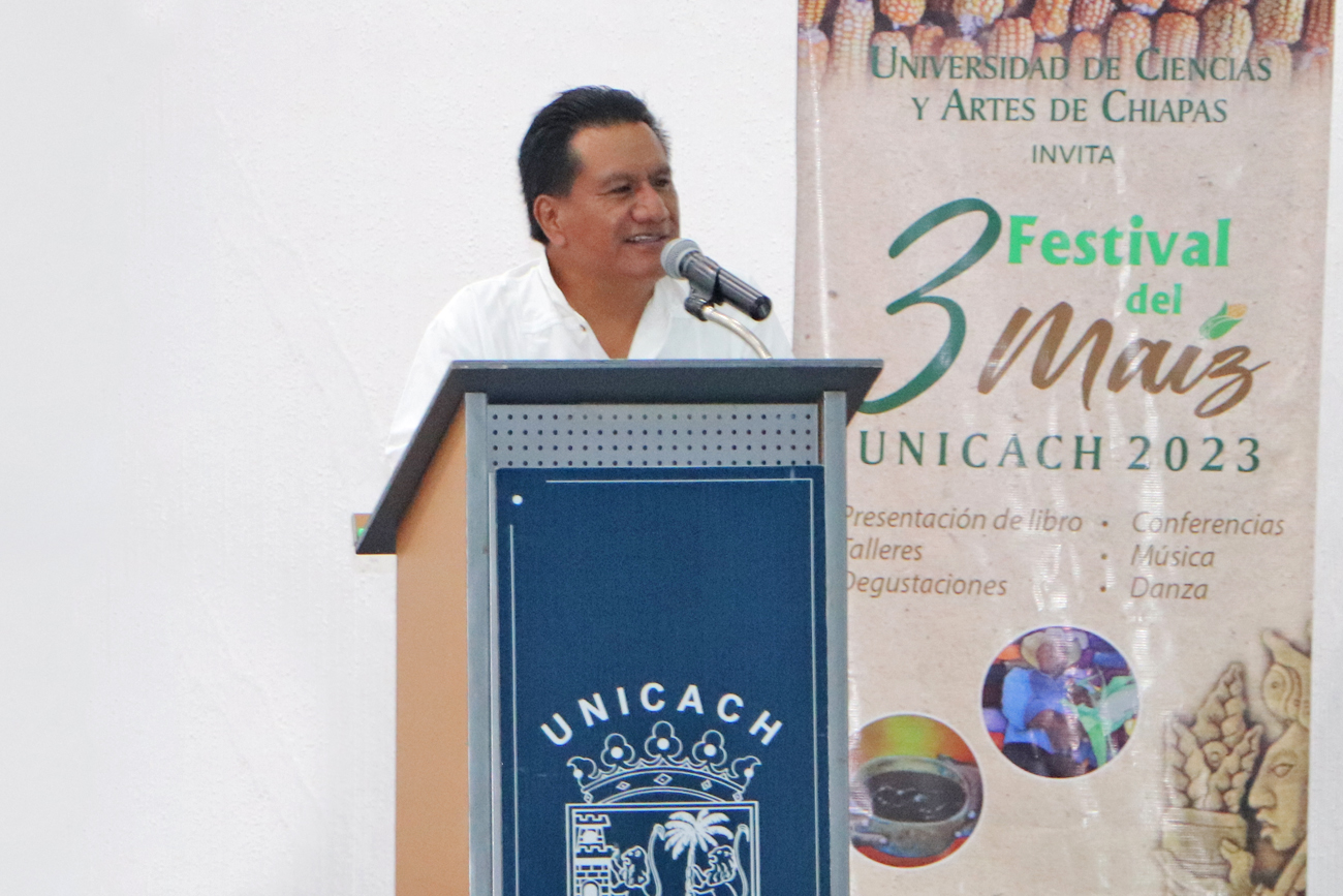 En la víspera del Día Nacional del Maíz, la Universidad de Ciencias y Artes de Chiapas (UNICACH) conjuntó esfuerzos para abordar la importancia de este grano, símbolo de identidad y patrimonio mexicano
