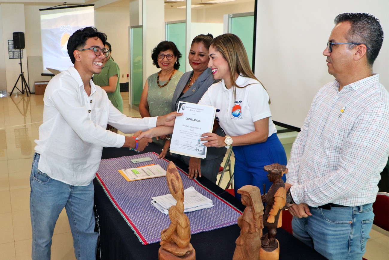 Amira López Habib, coordinadora de Relaciones Interinstitucionales informó que es satisfactorio que en esta edición participan estudiantes de todas las unidades académicas de la UNICACH de Tuxtla Gutiérrez y 8 sedes.