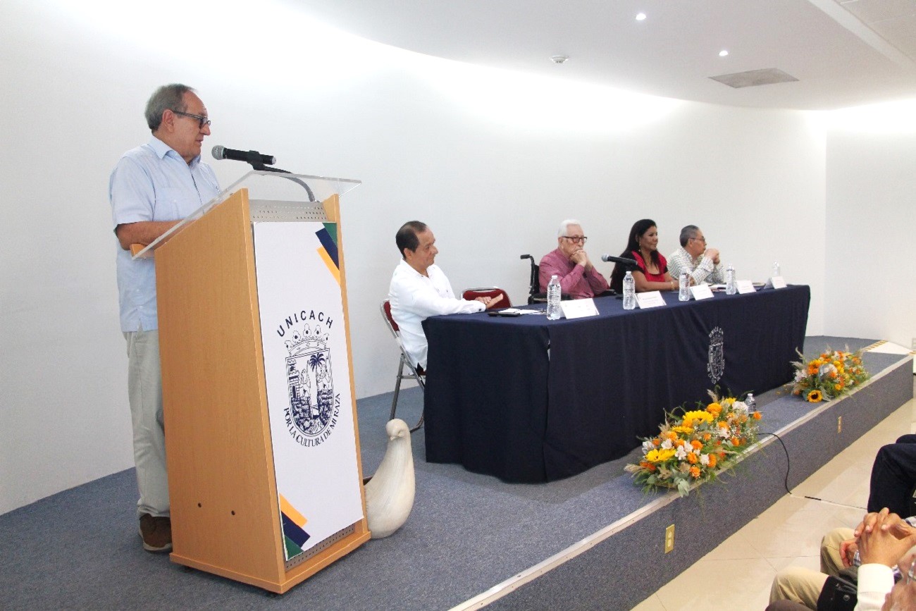 Las actividades del IV Festival de Ciencias, Artes y Humanidades de la UNICACH concluyeron con la presentación del libro Contribución a la historiografía de Chiapas, del escritor Javier Espinosa Mandujano.