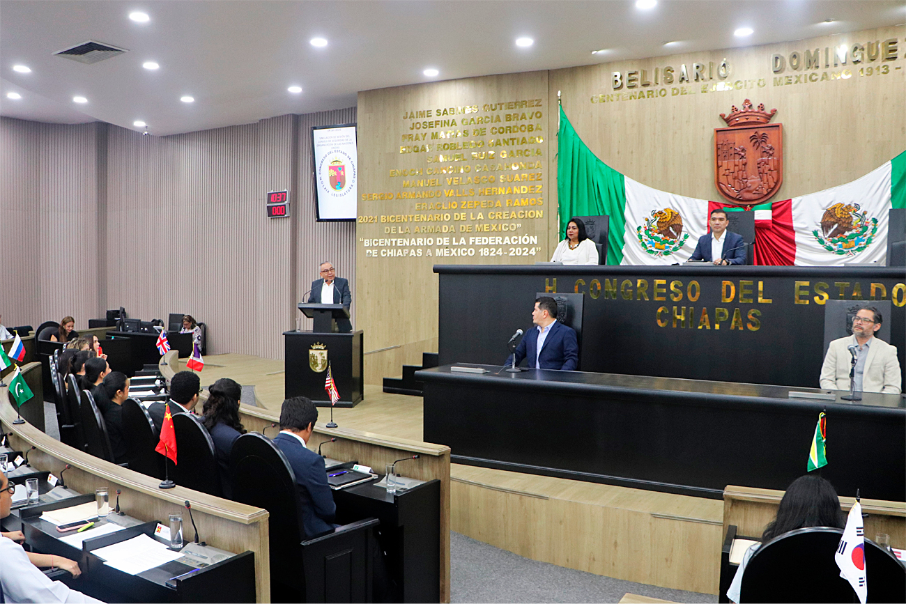 Aguilar, también reconoció el respaldo del Congreso al proceso de obtención de la autonomía constitucional plena de la UNICACH.