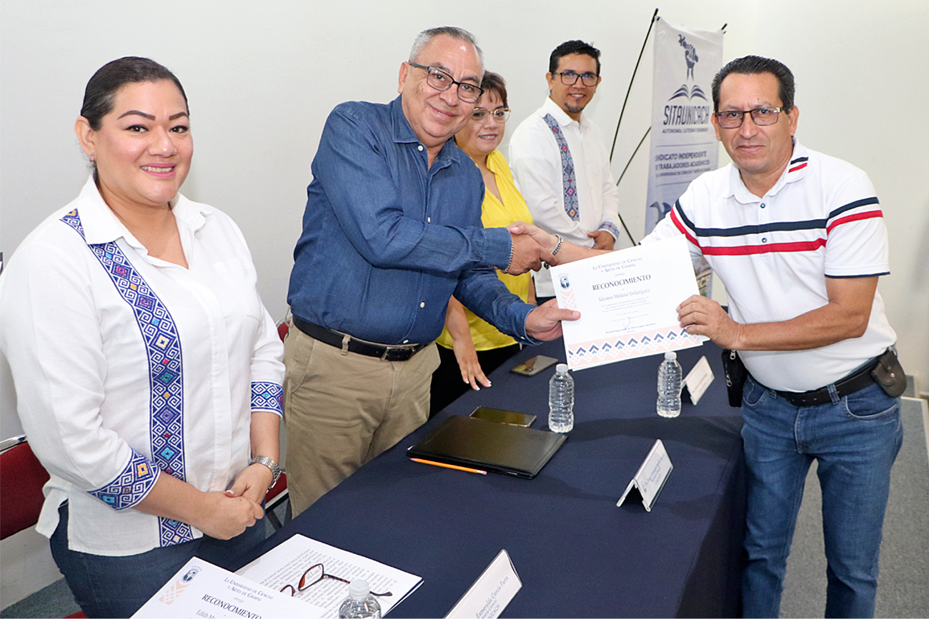 50 profesores del SITAUNICACH recibieron reconocimiento y estímulos de acuerdo al CCT.