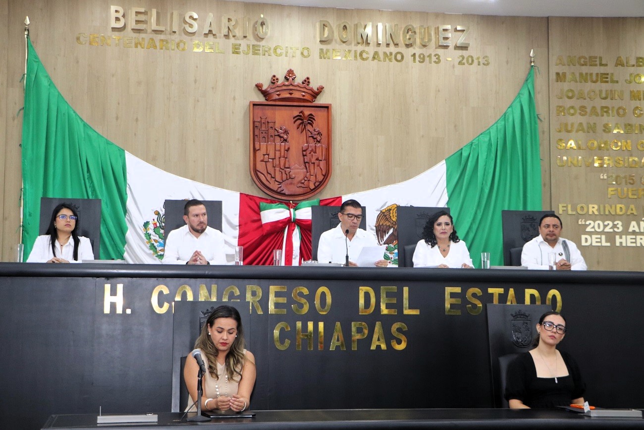 La Sexagésima Novena legislatura local, aprobó la reforma a la Constitución Política del Estado de Chiapas, mediante la cual se reconoce y otorga plena autonomía constitucional a la UNICACH.