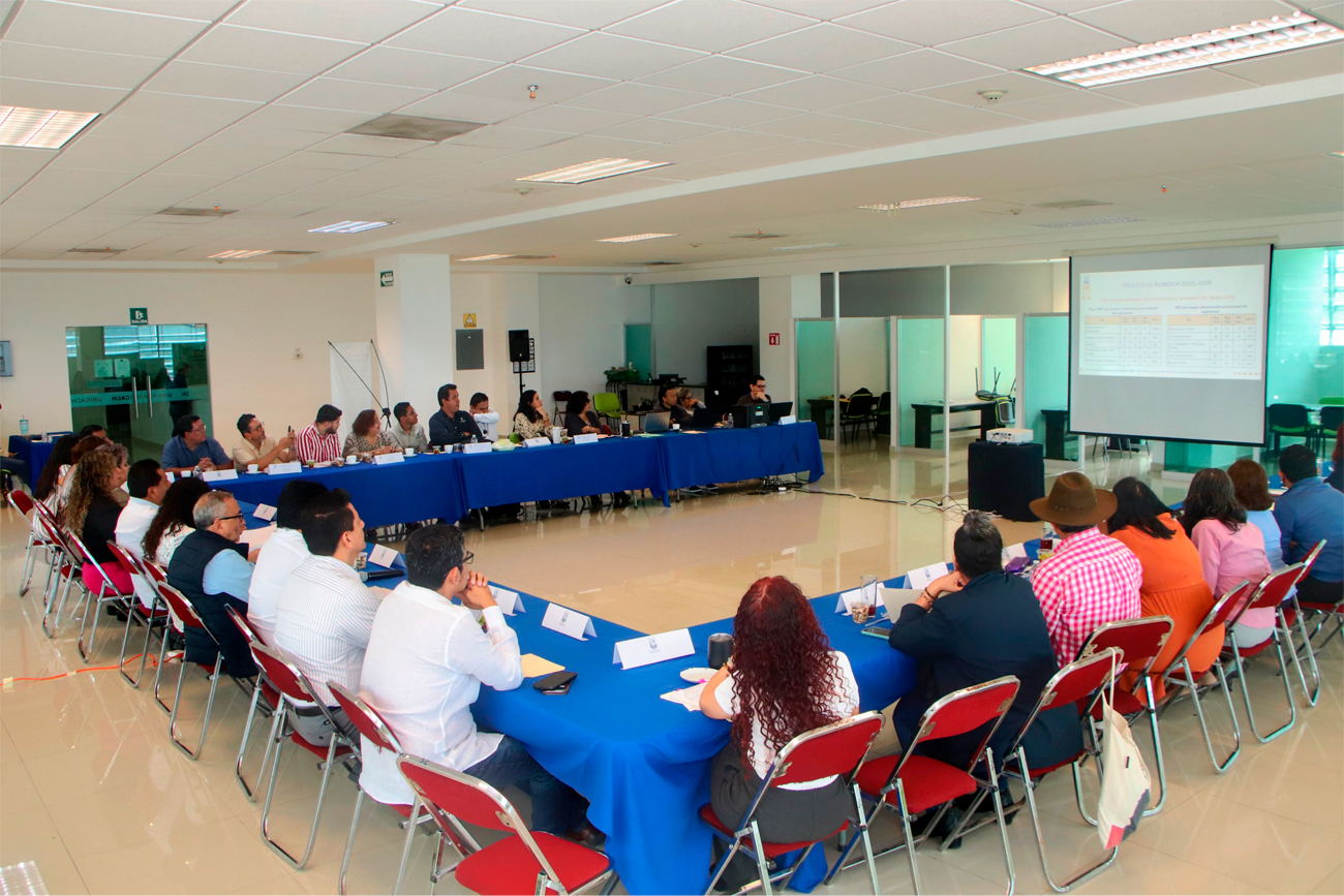 Se analizaron los resultados de la evaluación aplicada por el Centro Nacional para la Evaluación de la Educación Superior (CENEVAL), los días 24 y 25 de junio pasados.