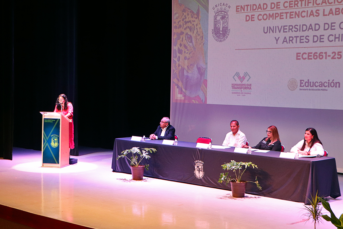 La rectora de la UNICACH, Fanny López Jiménez, afirmó que esta certificación permitirá a la universidad impartir capacitación, así como evaluar y certificar competencias laborales.