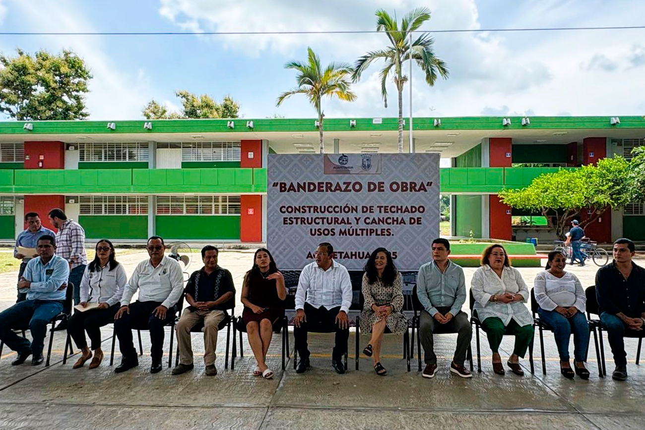 Rectora atestiguó inicio de construcción de cancha de usos múltiples techada.