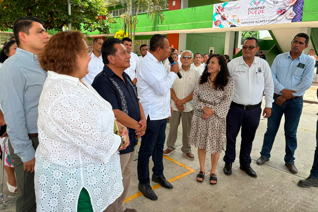  La rectora López Jiménez ofreció un emotivo mensaje en el que reconoció el respaldo constante del gobierno municipal a la universidad.
