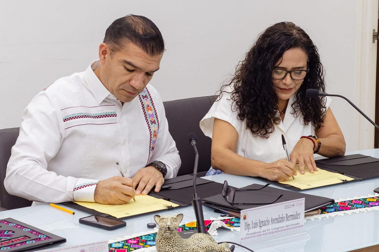 Se realizó la firma del Convenio de Colaboración entre el Honorable Congreso del Estado y la Universidad de Ciencias y Artes de Chiapas.