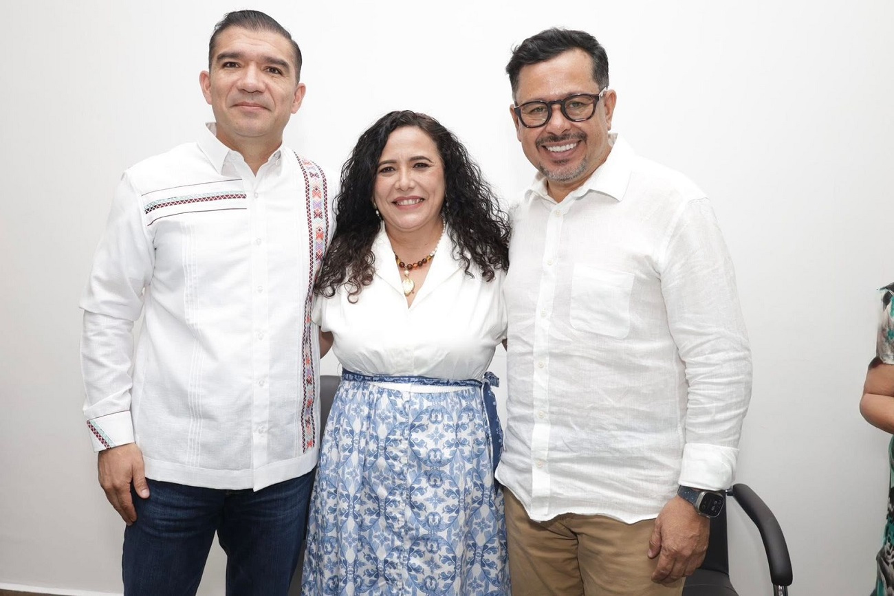 La rectora Fanny López Jiménez, el presidente de la Mesa Directiva del Congreso, Luis Ignacio Avendaño Bermúdez y el diputado Mario Francisco Guillén Guillén.