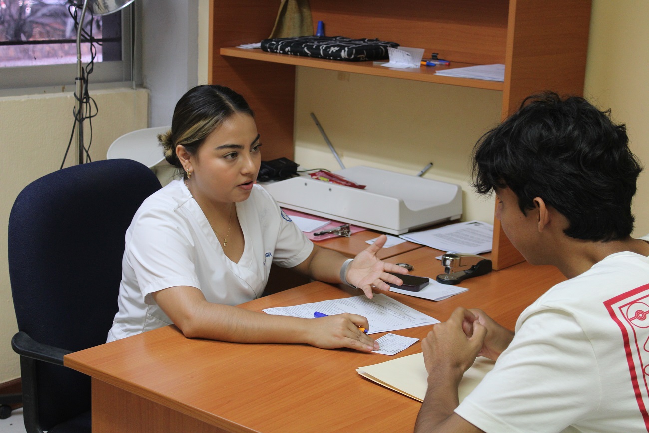 El proceso de valoración incluye medición de peso y talla, así como una consulta médica personalizada.