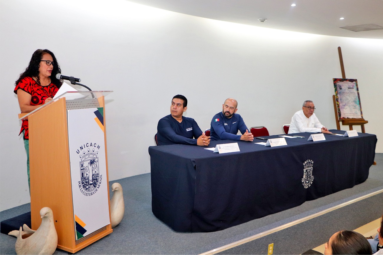 Donan invernadero para impulso a reforestación e investigación