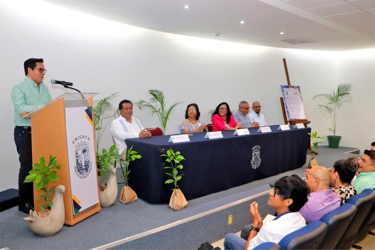  El presidente municipal agradeció la apertura de la UNICACH para estrechar lazos de cooperación.
