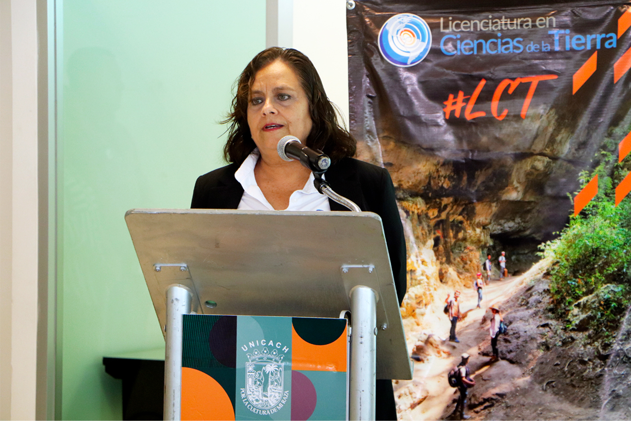 La directora del IIGERCC agradeció el respaldo de la Rectoría para que investigadoras e investigadores fortalezcan su presencia en el monitoreo y seguimiento de la dinámica del Volcán Chichón.
