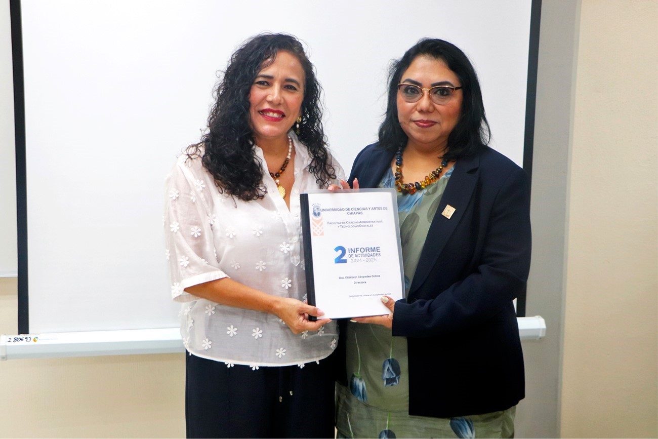 Rectora recibe II Informe de Actividades de directora de Facultad de Ciencias Administrativas y Tecnologías Digitales.