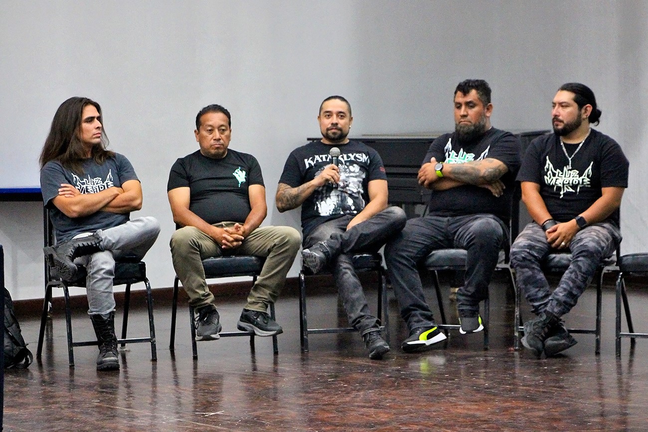 La conformación del fondo documental Historia del Heavy Metal , es un hecho sin precedentes, porque abre las puertas a la investigación histórica de este género en Chiapas y coloca a la UNICACH a la vanguardia mundial.