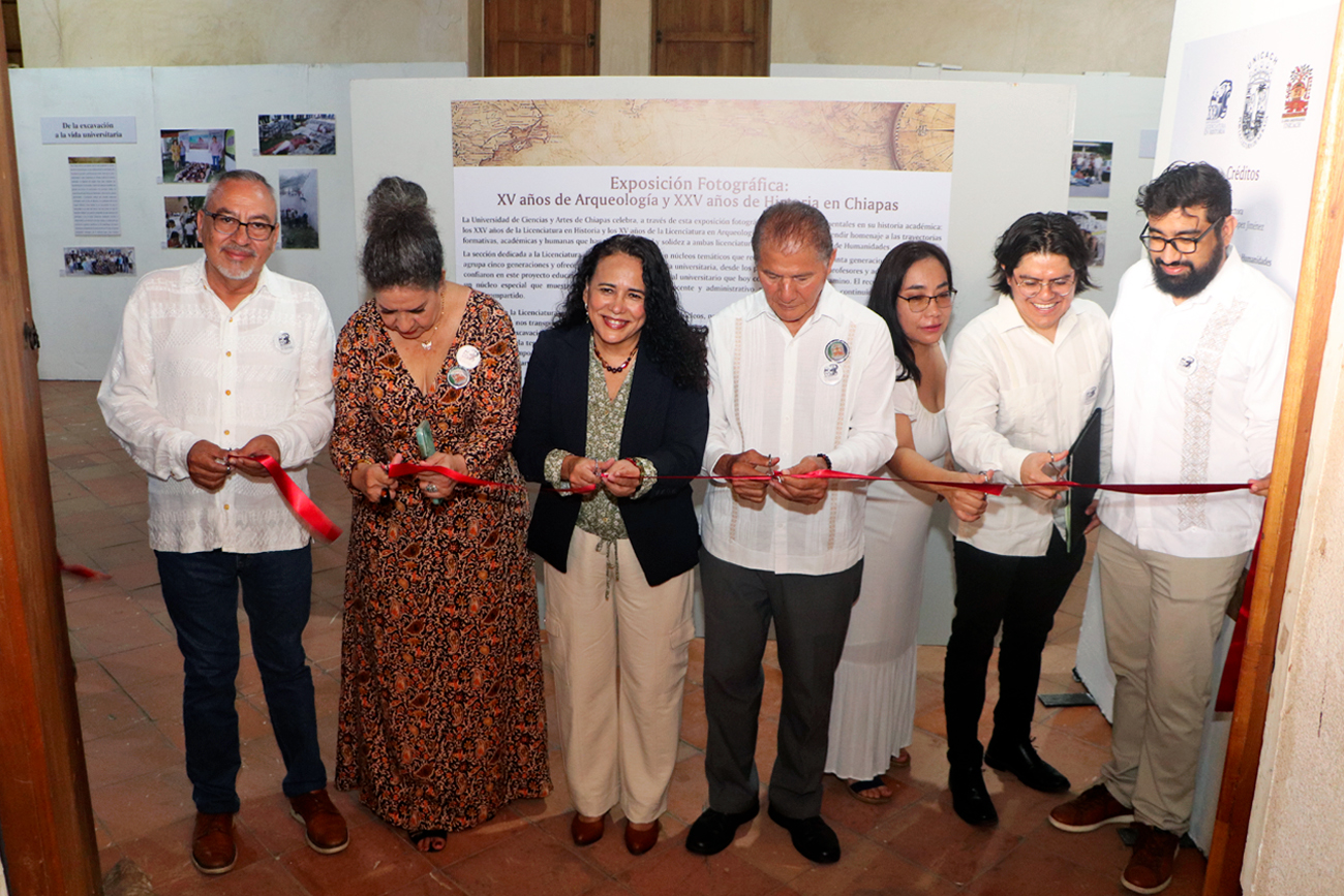 Las actividades iniciaron con la inauguración de la exposición fotográfica “XV años de Arqueología y XXV años de Historia en Chiapas”.