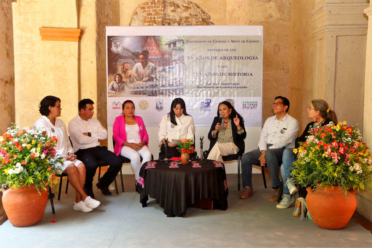 El evento concluyó con el conversatorio de fundadores de la Licenciatura en Arqueología.