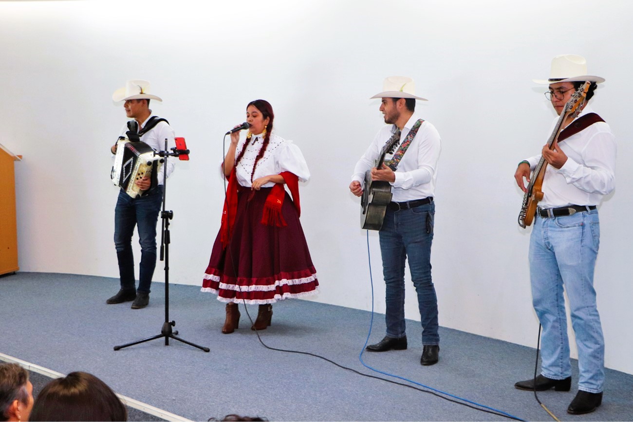 El estreno mundial de un corrido inédito incluido en este poema, musicalizado por el docente de la Facultad de Música, Luis Enrique Navarro, e interpretado por estudiantes universitarios.
