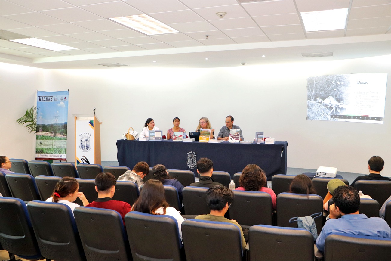 Kauffer agradeció la colaboración del IIGERCC en la realización de esta séptima sesión.