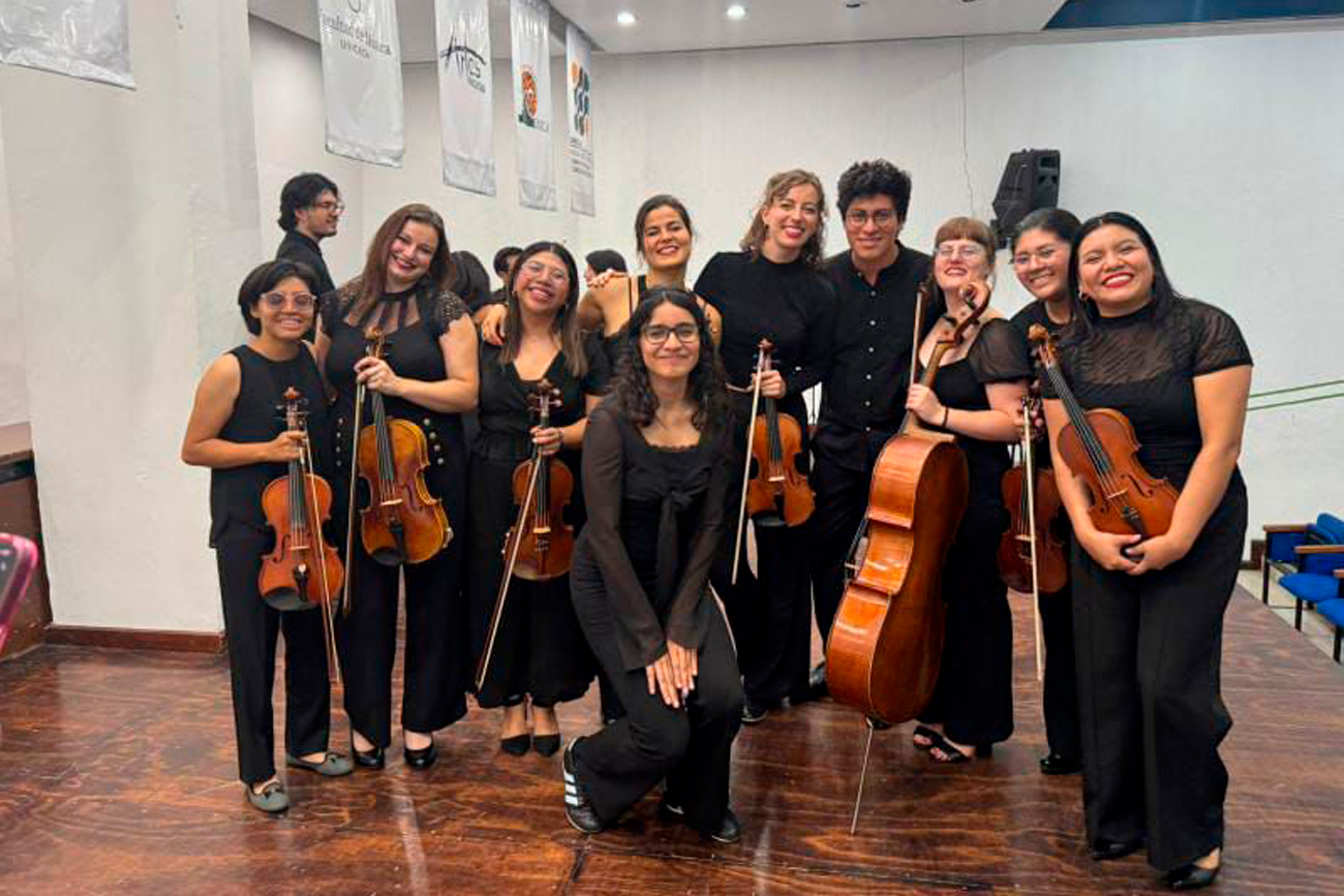 Conjunto del equipo de la UNICACH encabezado por la Rectora Fanny López Jiménez 