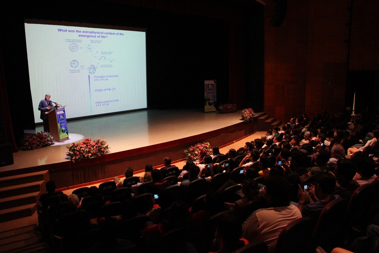  Lozano hizo hincapié en el papel de las universidades públicas como pilares culturales del país.