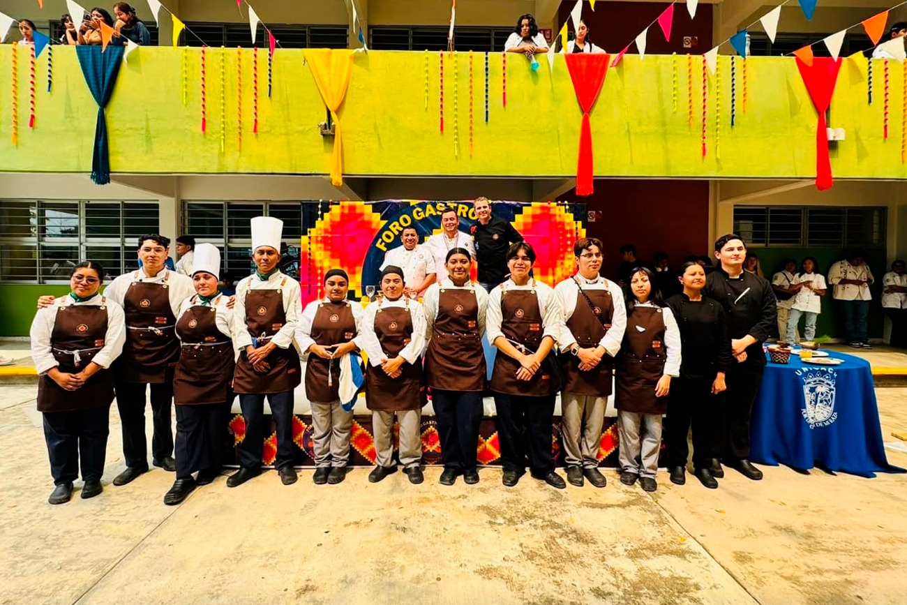 La Universidad Autónoma de Ciencias y Artes de Chiapas (UNICACH), a través de la licenciatura en Gastronomía en Palenque.