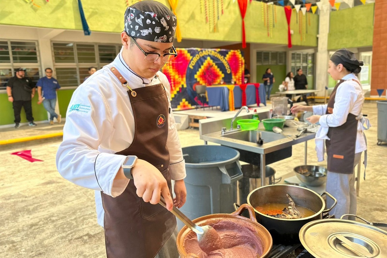  Estudiantes de la Licenciatura en Gastronomía.