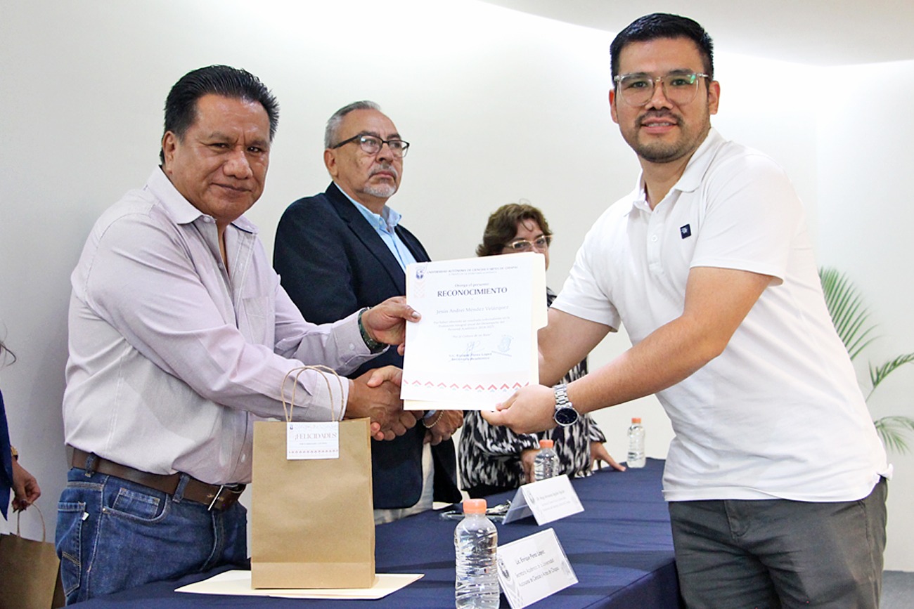 Se felicitó a profesoras y profesores de 11 unidades académicas por su dedicación y compromiso