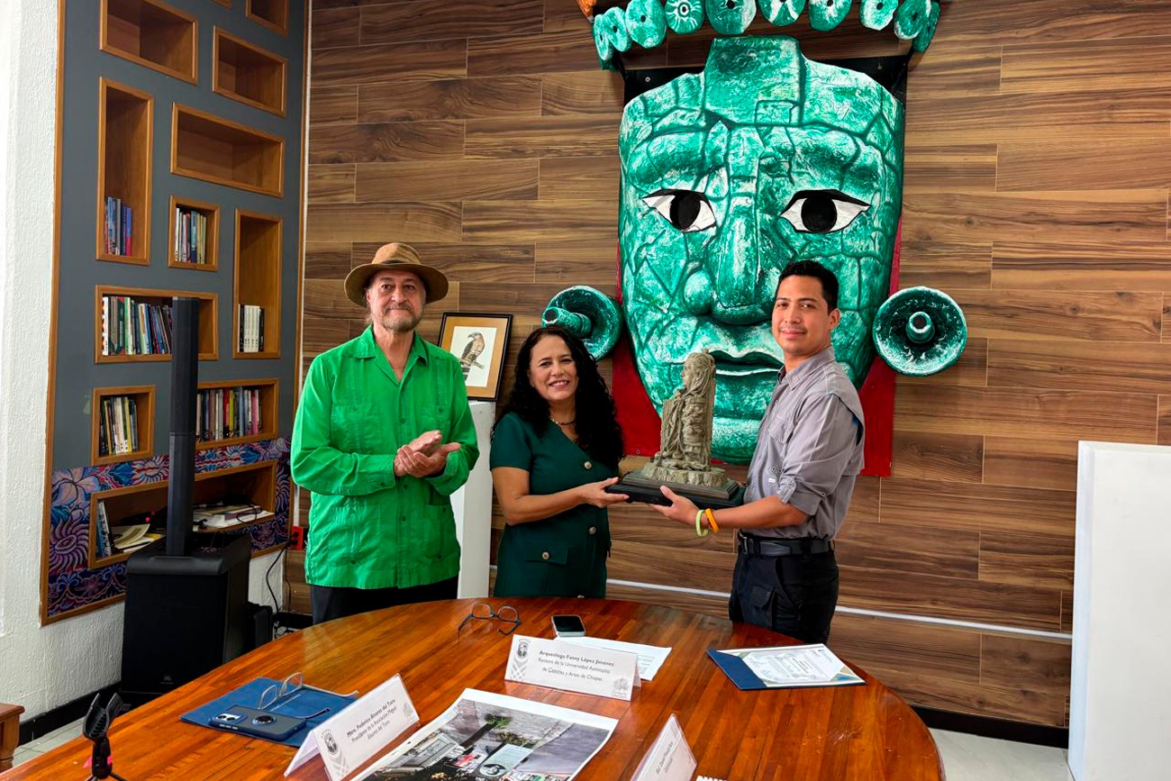 “Premio al Mérito Ecológico Miguel Álvarez del Toro” al biólogo Daniel Pineda Vera.