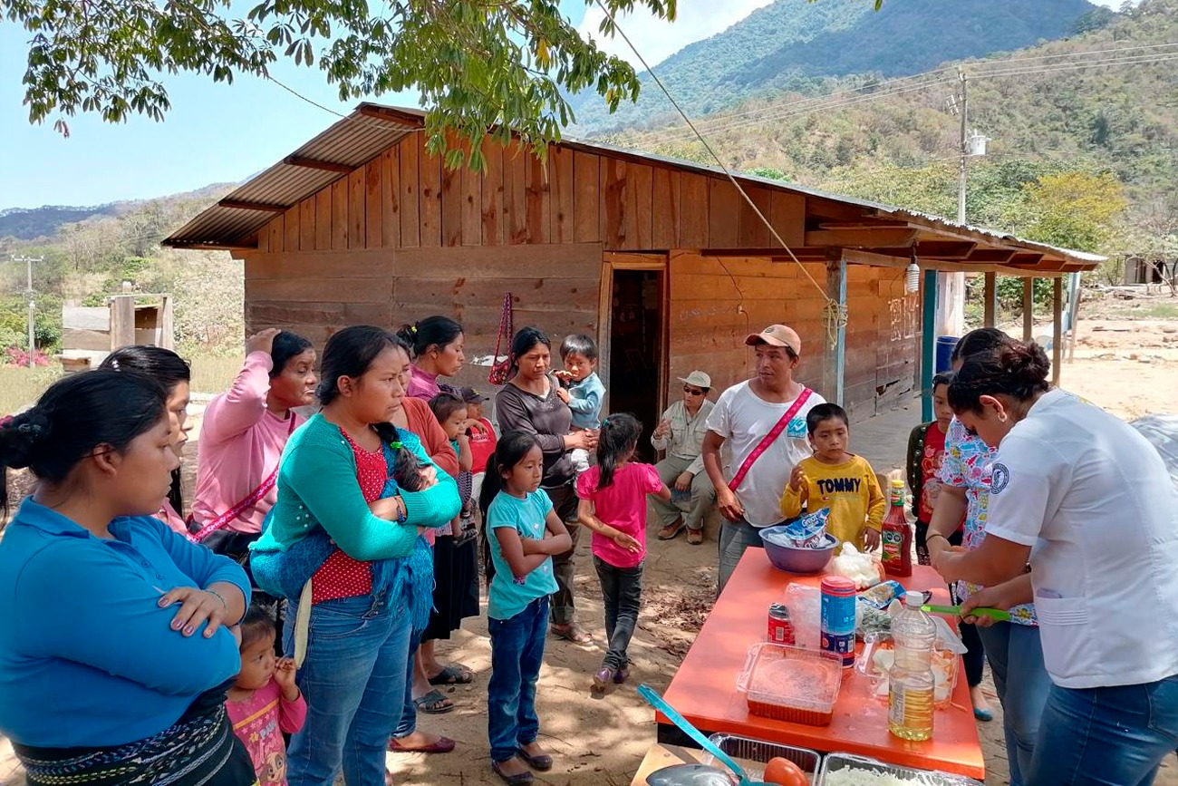  Estudiantes y docentes de la Universidad Autónoma de Ciencias y Artes de Chiapas (UNICACH).