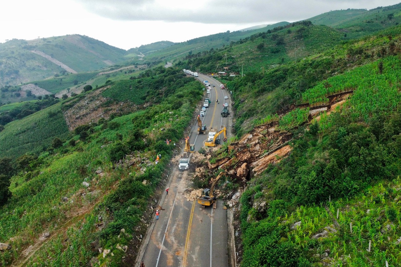 Analiza UNICACH derrumbes en carreteras