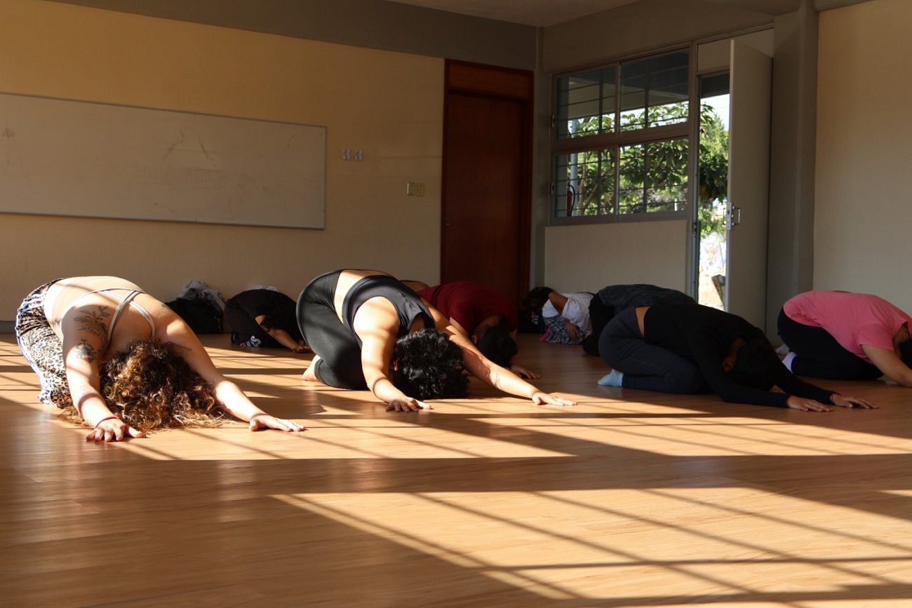 preparación corporal de estudiantes de Artes Escénicas 