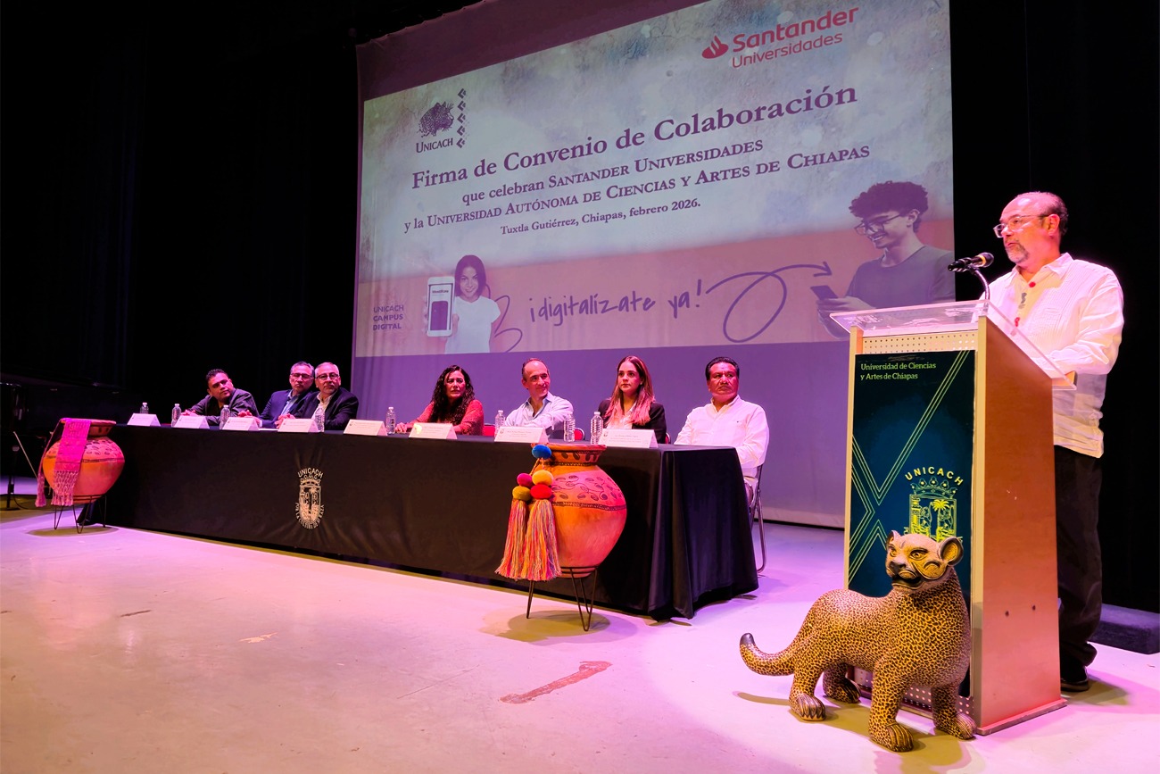 El director adjunto de Santander Universidades explicó que este convenio se sustenta en la responsabilidad social de la institución financiera y en su compromiso con la educación.