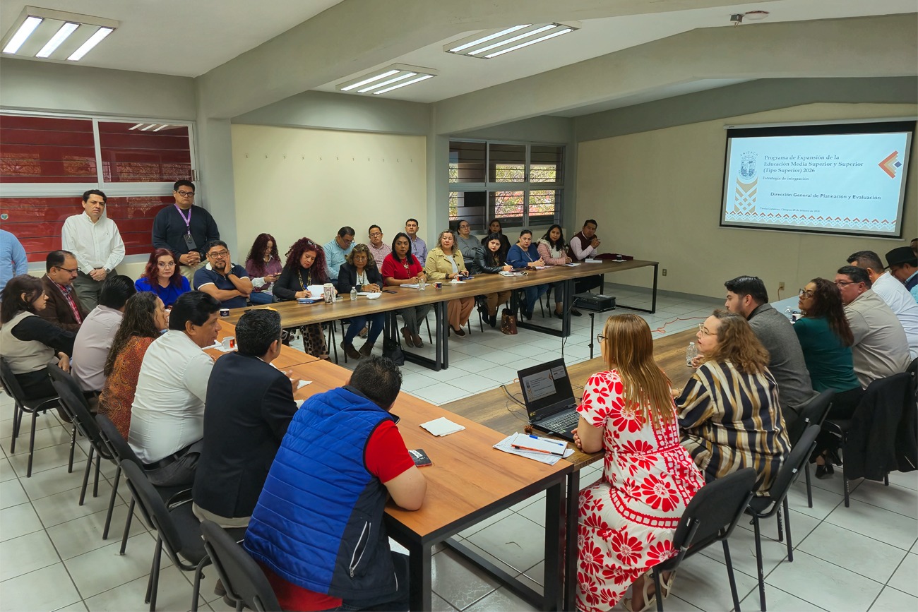 Este encuentro, se llevó a cabo en el marco de una reunión de planeación estratégica, en la que se definió el mecanismo de trabajo para acceder este año al Programa de Expansión de la Educación Media Superior y Superior, conocido como PROEXES.