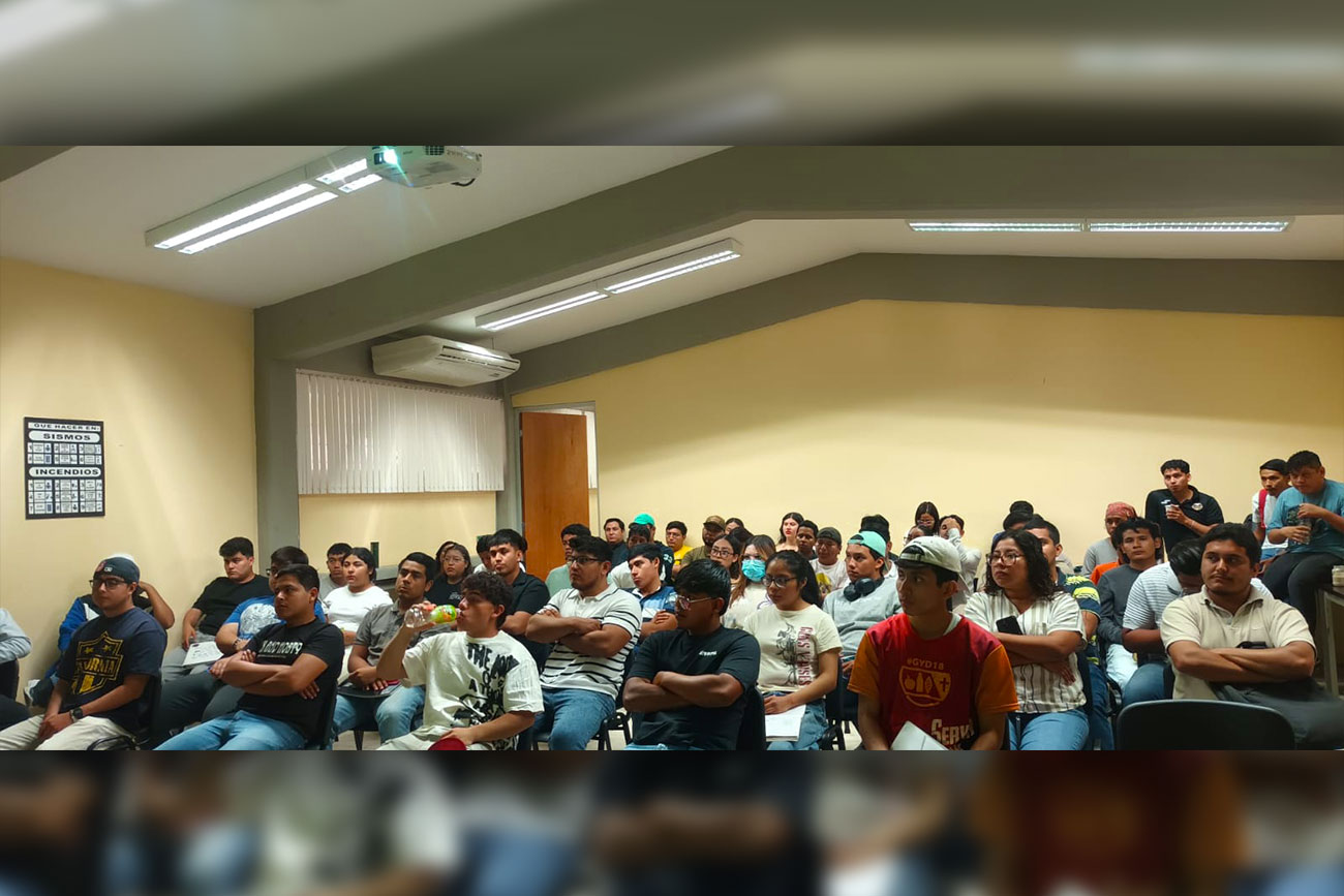 Fortalece UNICACH formación en sistemas fotovoltaicos con taller especializado