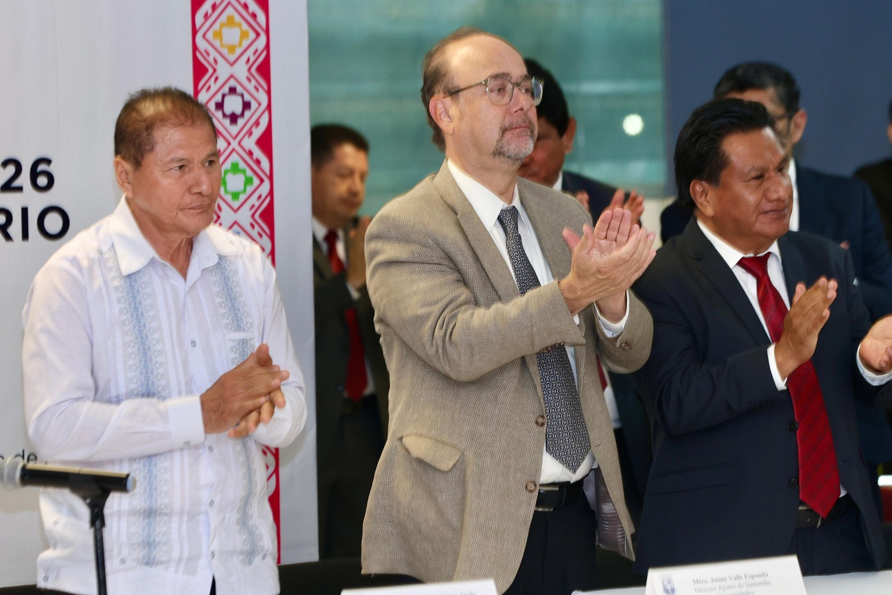 En este acto de rendición de cuentas, destacó la presencia del subsecretario de Educación Estatal, Gilberto de los Santos Cruz; el director ejecutivo adjunto de Santander Universidades, Jaime Valls Esponda