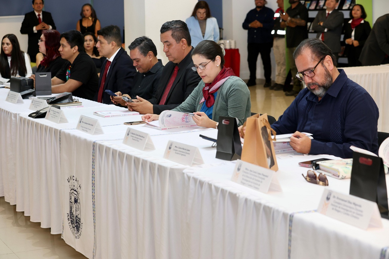 En presencia de los representantes de la comunidad universitaria, detalló que, en el ámbito académico, la institución alcanzó un máximo histórico con una matrícula de más de 10 mil estudiantes.