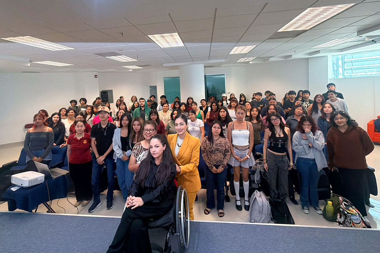 Conferencia en UNICACH