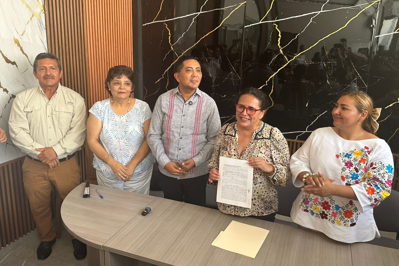 La rectora de la UNICACH, Fanny López Jiménez destacó la trascendencia social y educativa de la donación de un terreno de tres hectáreas en el municipio de Suchiate