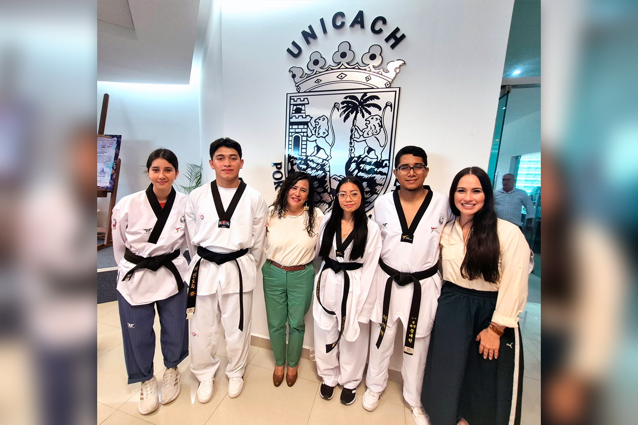 En el marco de la firma, estudiantes de la disciplina de taekwondo de esta casa de estudios realizaron una exhibición, acompañados de su entrenador,.