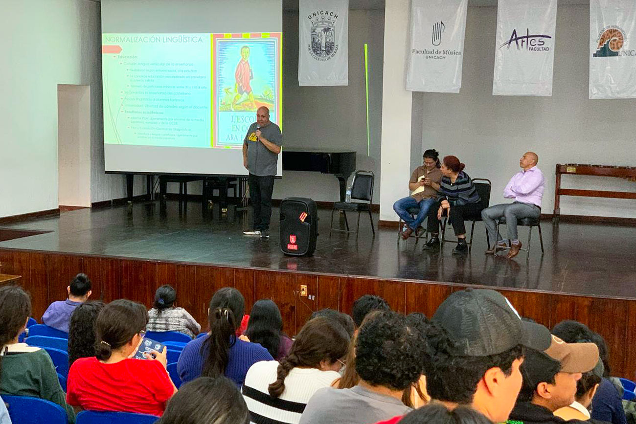 Dialogan en la UNICACH sobre la preservación de lenguas