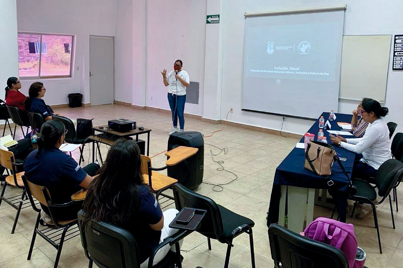    Capacita UNICACH a personal sobre educación inclusiva