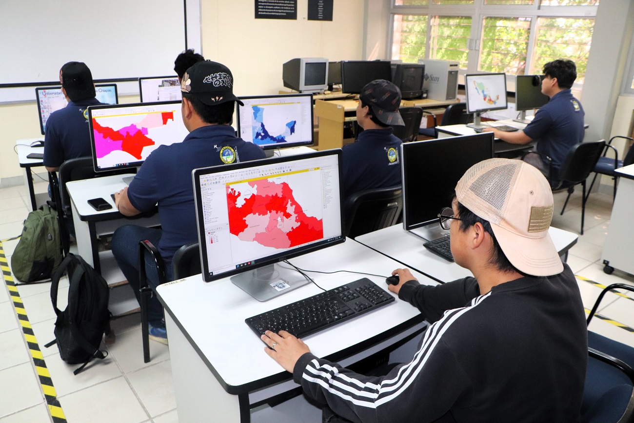 Entre los programas educativos con admisión vigente mediante evaluación en línea se encuentran: Arqueología, Ciencias de la Tierra, Ciencia y Tecnología de Alimentos, Geomática, por mencionar algunos