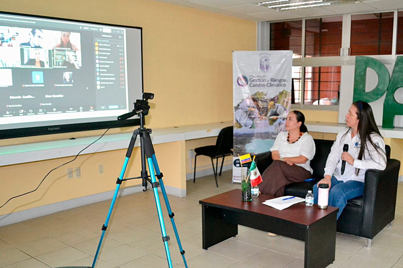En la UNICACH analizan perspectivas políticas y sociales de Colombia rumbo a las elecciones presidenciales de 2026