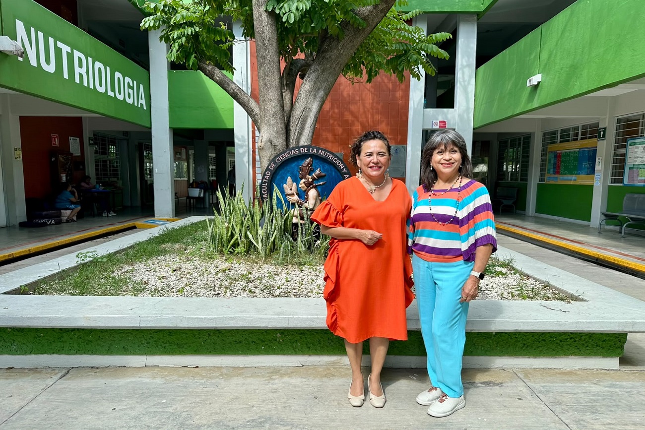 La rectora de la UNICACH, Fanny López Jiménez y la presidenta de la AMMFEN,Graciela Sánchez Montiel, sostuvieron una reunión de trabajo. 