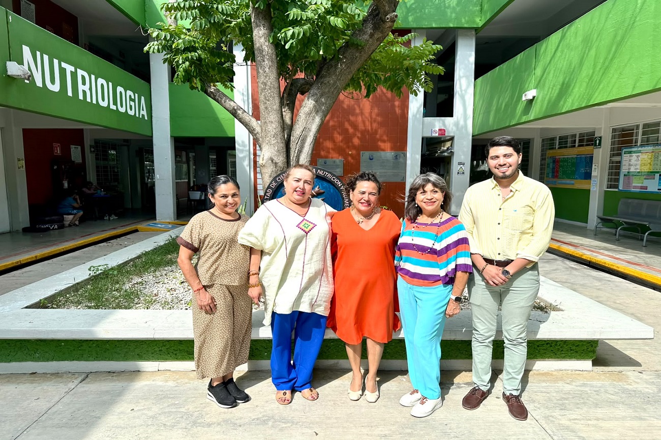 En la reunión participaron integrantes del Comité Organizador y la directora de la Facultad de Ciencias de la Nutrición y Alimentos, Elena Flores Guillén.